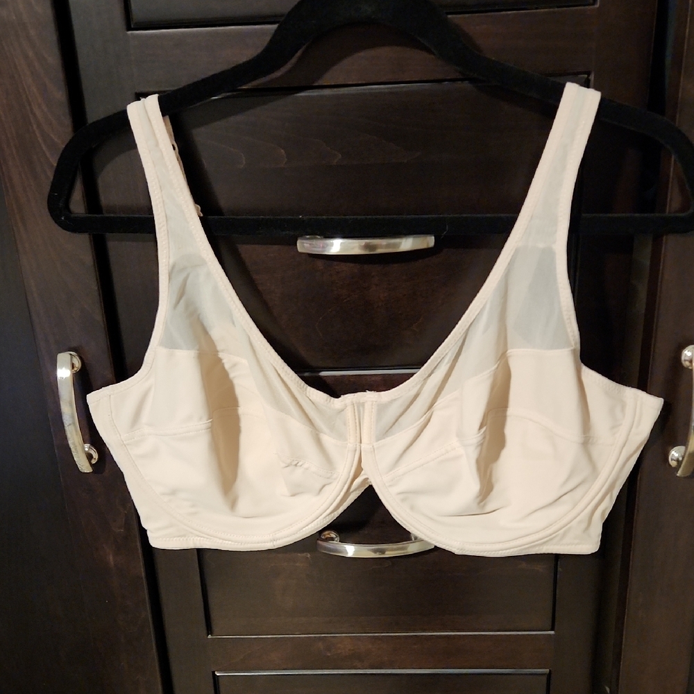 Cream Underwire Bra with Smooth Fabric and Wide Straps